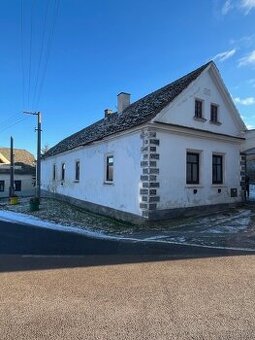 Prodej rodinného domu , celková plocha pozemku 1.279m²
