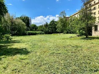 Pronajmu/prodám parcelu o velikosti 2878 m2 lokaci Dejvic