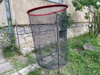 Teleskopický podběrák střědně velký. Síť pogumovaná, hluboká