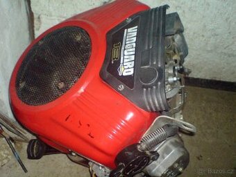 Motor Briggs stratton, sekačka, traktůrek