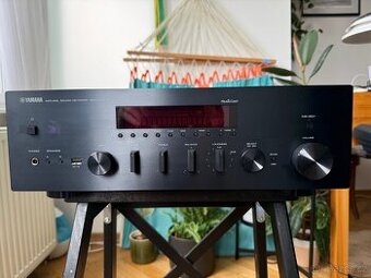 YAMAHA stereo reciever R-N602
