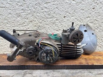 Jawa 550 555 pařez pionyr