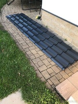 Kus  plechu na střechu barvy antracit