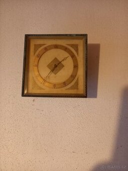 Staré hodiny na klíček