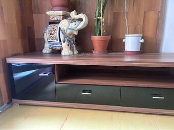 Skříňka pod TV
