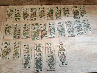 Set starých karet (Taroky + Mariáš) a kovový stojánek