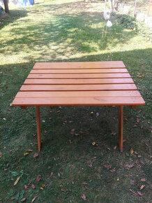 Zahradní dětský jídelní set s podsedáky