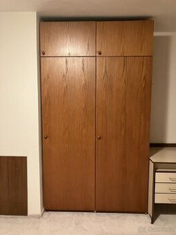 Skříň, šatní skříň