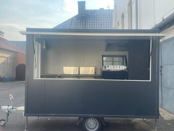 Na prodej pojízdný stánek -  food truck, využitý jen jednou