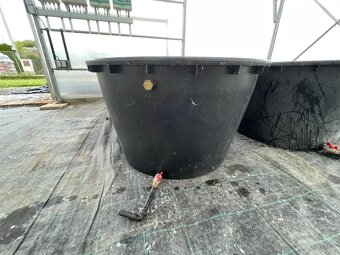 Káď plastová 285l černá s výpustným kohoutem