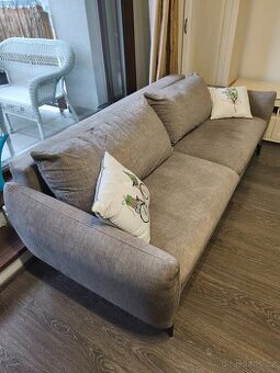 Pohodlná pohovka, sedáky s extra hloubkou a šířkou