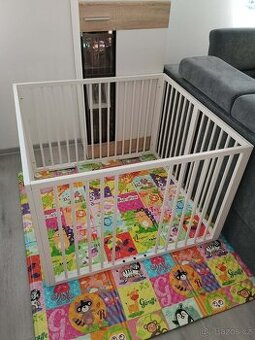 Dřevěná dětská ohrádka s kolečky 100x96