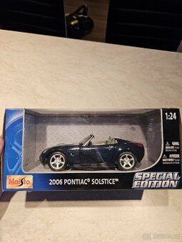 Model Maisto 2006 Pontiac Solstice 1:24