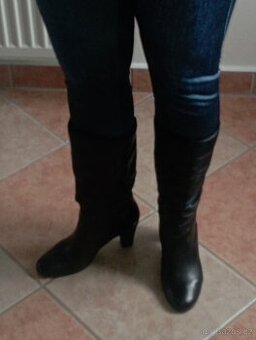 černé kožené kozačky  vel.39