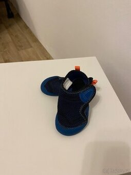 Dětské protiskluzové cvičky Decathlon