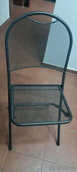 Kovové židle se stolem