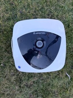 Elektrický zásobníkový ohřívač vody