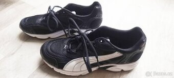 Nové tenisky zn. PUMA, černé/bílé vel.41 (7,5)
