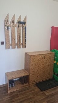 Předsíňová sestava -2x botník + věšáková stěna