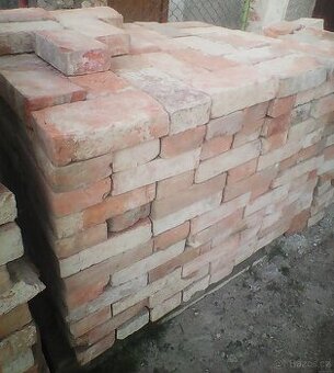 staré pálené cihly očištěné