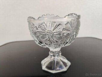 SKLENĚNÝ POHÁR se vzorem KVĚTIN