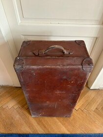 Starozitny kufr