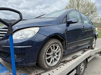 Mercedes-Benz B200 - 1