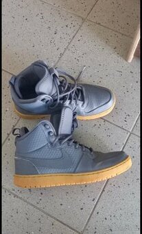 Nike Court Borough 42,5