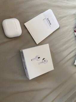 AirPods 4
