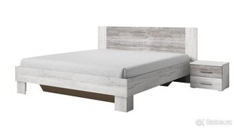 Prodám zánovní dřevěnou postel, noční stolky, matraci, rošt