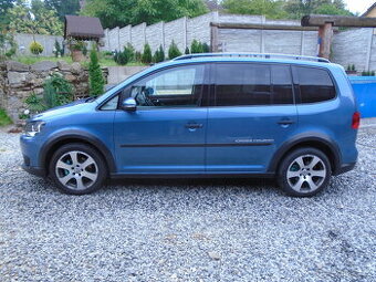 Prodám Volkswagen Touran cross 1.4TSI r.v.2011