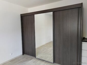 Šatní skříň s posuvnými dveřmi Š 280 / V 230 / H 65