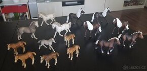 Schleich koně schwarzwaldský kůň, holštýnský kůň