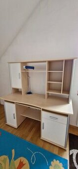 Psací stůl do pracovny nebo pro studenta