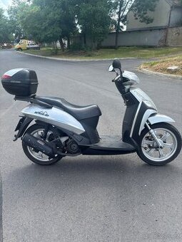 Skútr 125 ccm