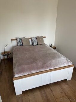 Bílá dřevěná postel 160x200 + rošt + matrace IHNED k odvozu