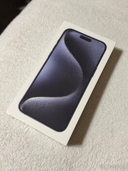 Apple iPhone 15 Pro Max 256 GB - modrý titan, dvě pouzdra