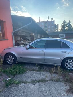 Mercedes E-220 W 211,vyr. 2002