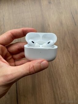 Apple AirPods Pro 2 - Skvělý stav, v záruce