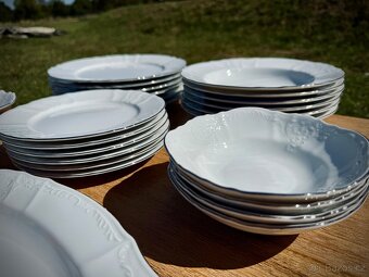 Jídelní souprava Bernadotte – 25 ks, bílý reliéfní porcelán
