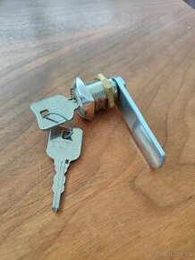 Otočný cylindrický zámek se 2 klíči - nový
