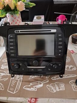 Autoradio Ford s velkou navigaci a CD