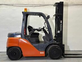 Vysokozdvižný vozík TOYOTA 4t, r.v. 2017