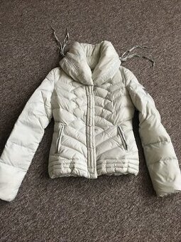 Péřová bunda Guess