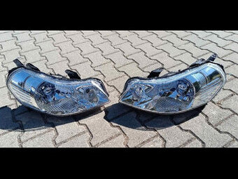 SUZUKI SX4 2006-2013 pravé a levé přední světlo.