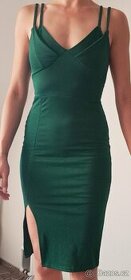 Zelené midi šaty s rozparkem vel. 34 Pretty Little Thing