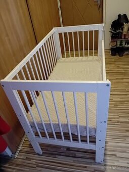 Dětská postýlka i s matrací