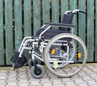 082-Mechanický invalidní vozík B+B.