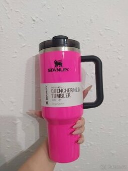 Originální Stanley Cup růžový objem 1,2 L kovový + brčko