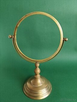 Retro mosazný rám na stolní zrcadlo.